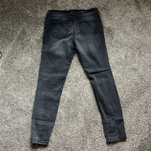 Distressed Jeans - Picture 2 of 6